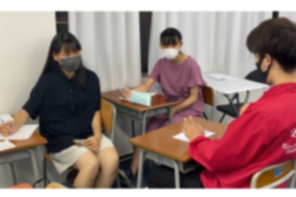 英検講座で学ぶ生徒
